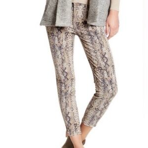 Free People Velvet Snakskin Print Cropped Jeans. Size 27